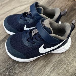 NWOT NIKE toddler boys shoes